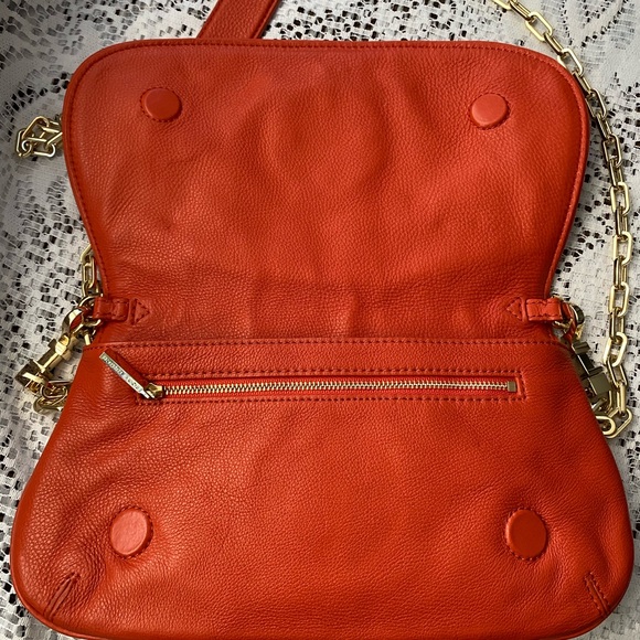 AUTHENTIC TORY BURCH LEATHER CROSSBODY SLING - Picture 7 of 16